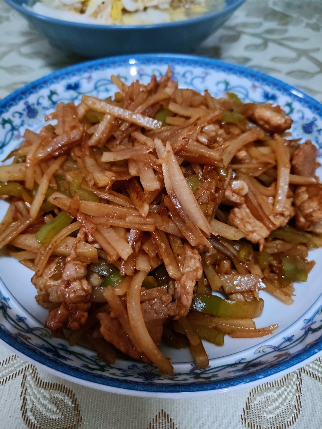 超级下饭，永远吃不腻的土豆丝炒肉