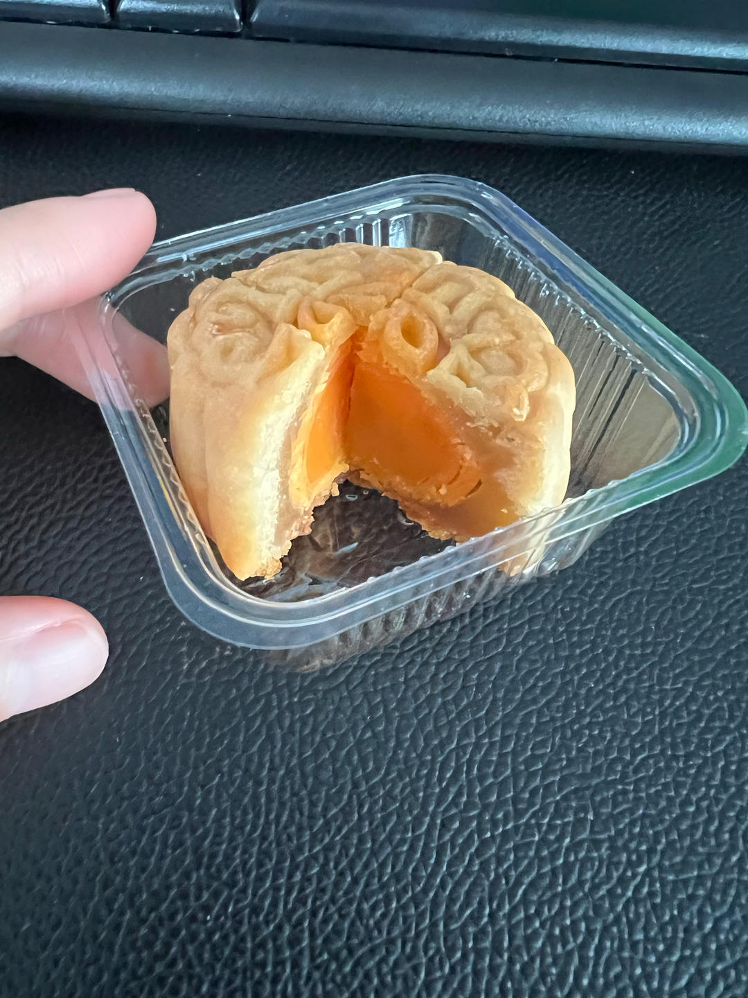 广式月饼—蛋黄莲蓉月饼