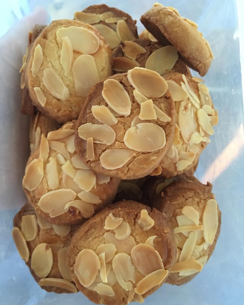 酥的掉渣的杏仁曲奇饼干