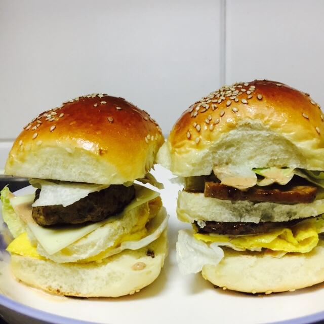 无敌好吃的牛肉汉堡