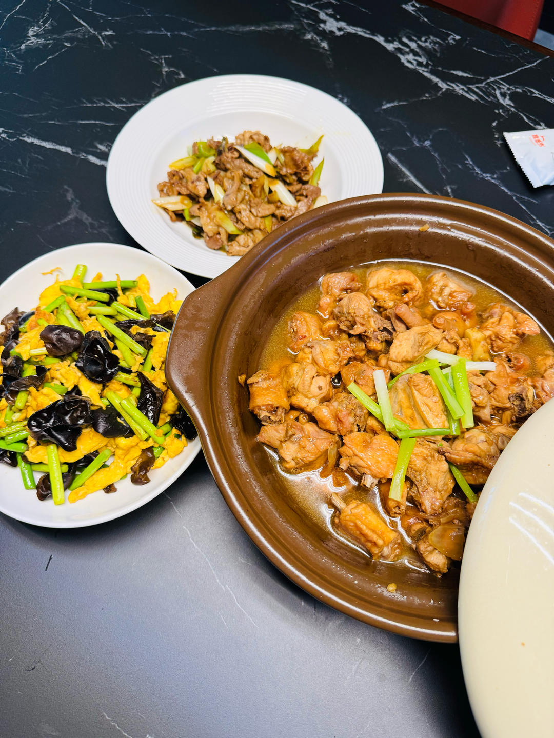 香味十足的沙姜鸡煲