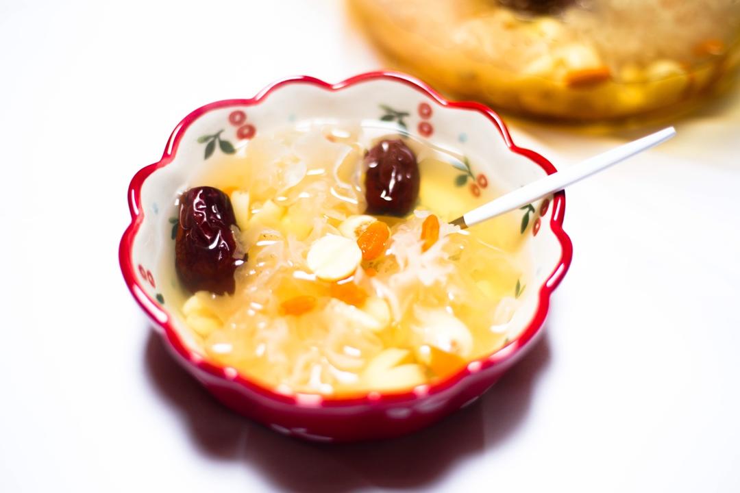 红枣银耳莲子羹