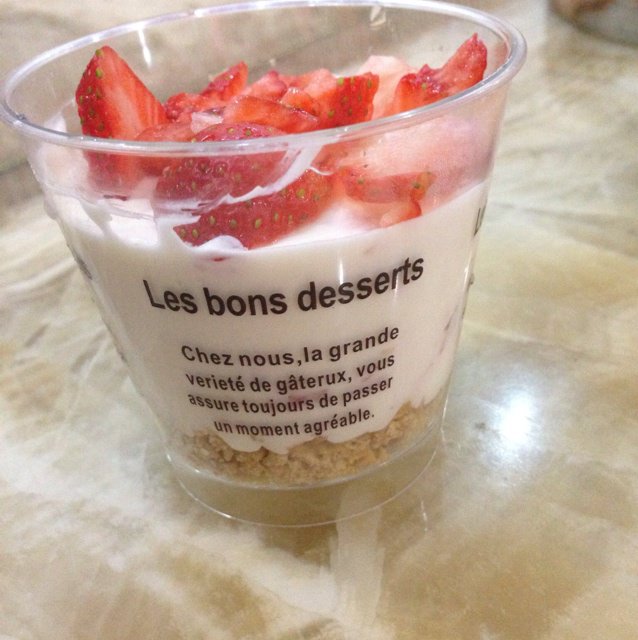 草莓果粒冻芝士蛋糕