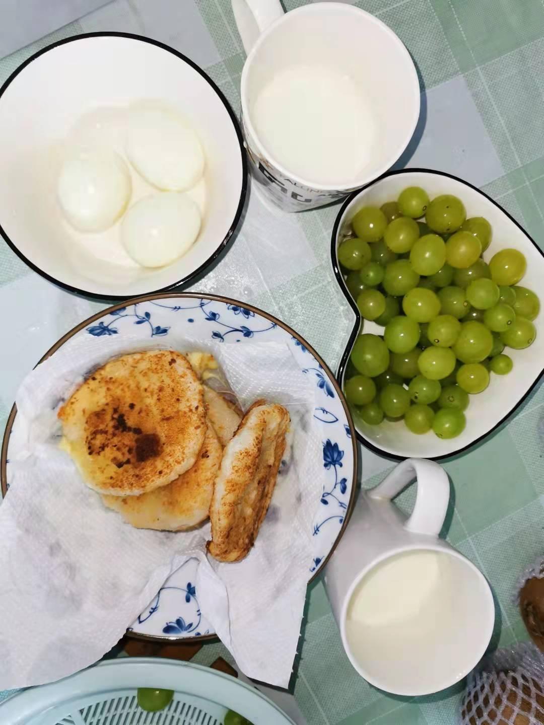 坚持打卡，给双胞胎做早餐
