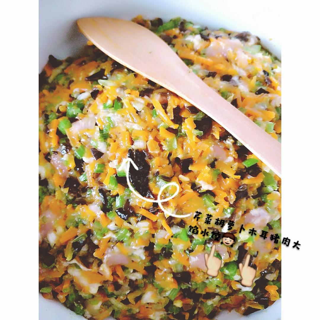 芹菜胡萝卜猪肉水饺