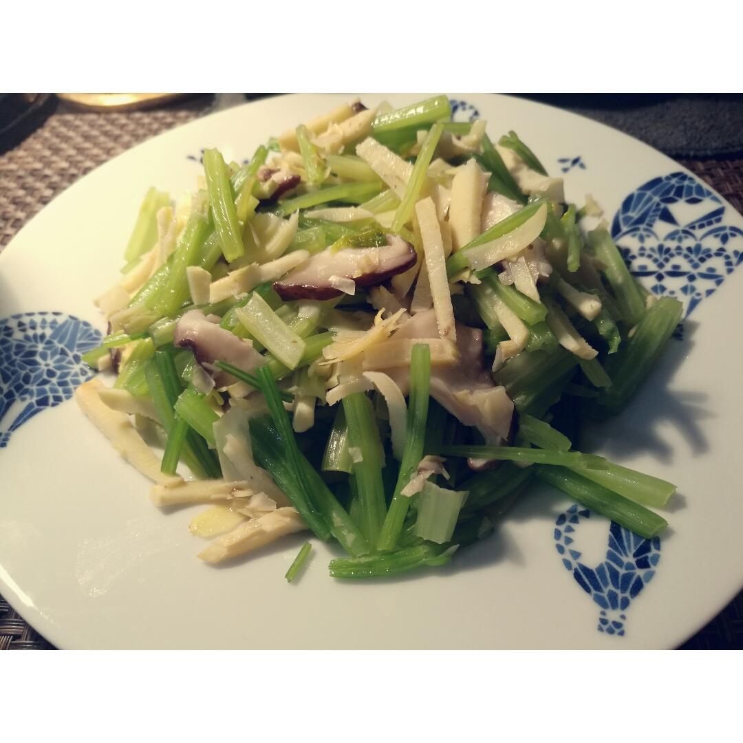 素炒香菇芹菜