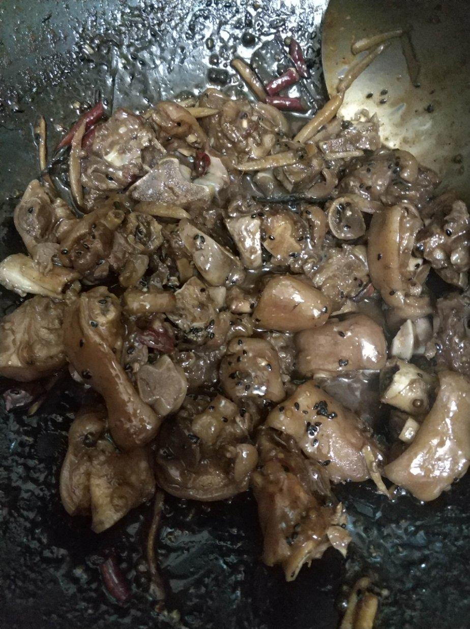 美味的家常菜：红烧猪蹄