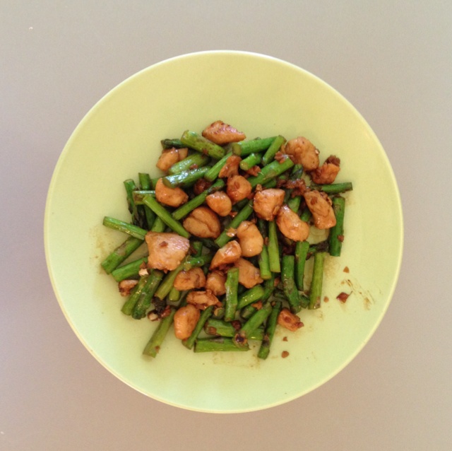 芦笋花生炒鸡肉