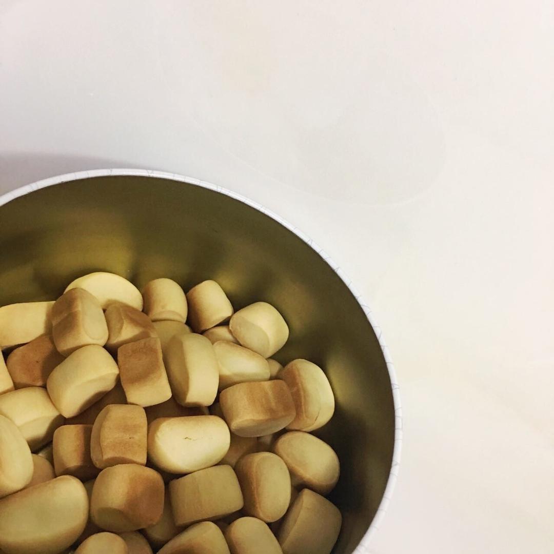 小石头饼干。