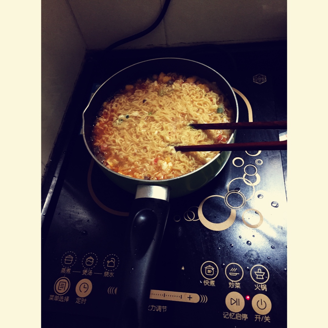 满足食欲的深夜秘密 森系浓香泡面