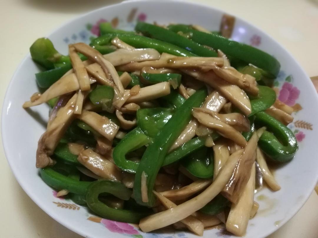 青椒素炒杏鲍菇
