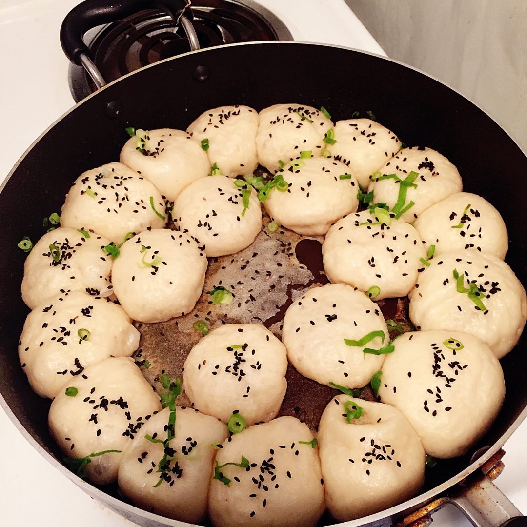 芝麻香葱虾仁生煎包