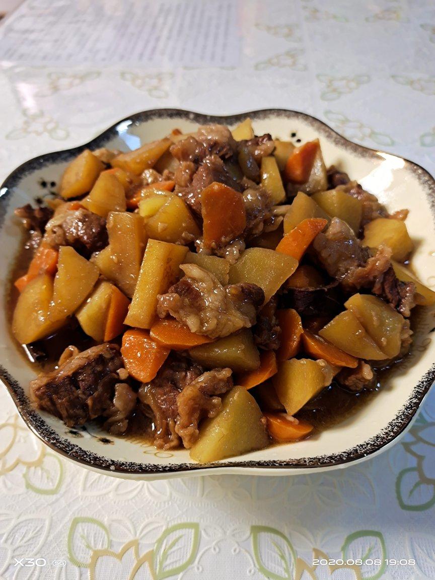 土豆焖牛腩