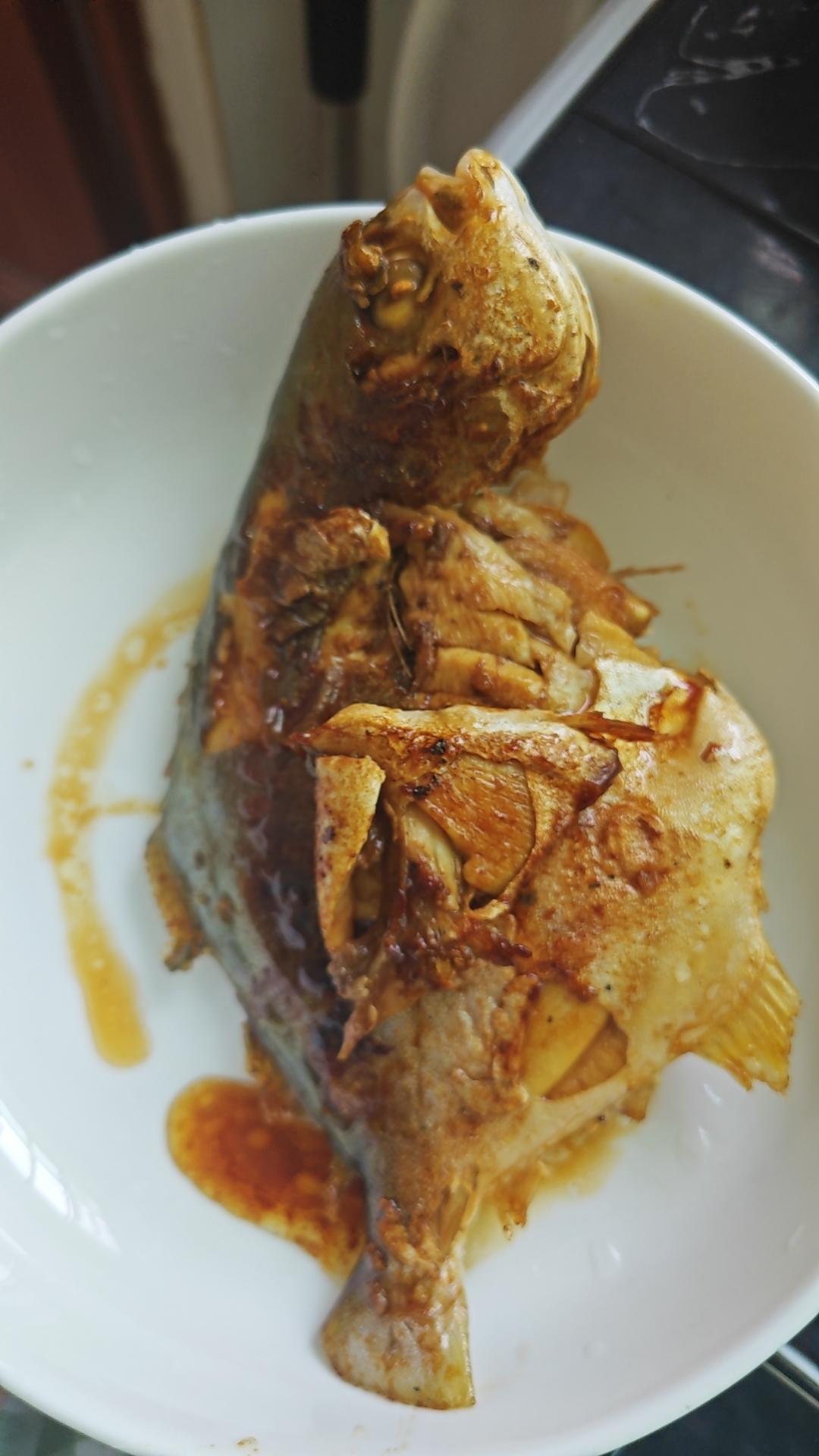 煎金鲳鱼的做法