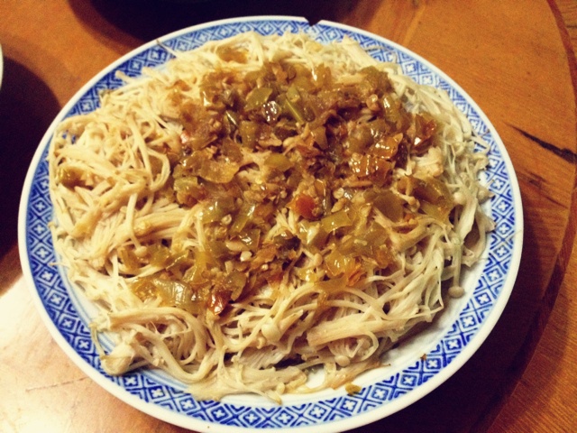 剁椒蒜蓉蒸金针菇粉丝