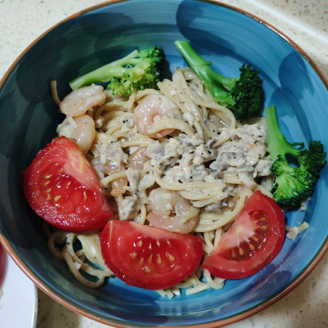 奶油培根蘑菇意面