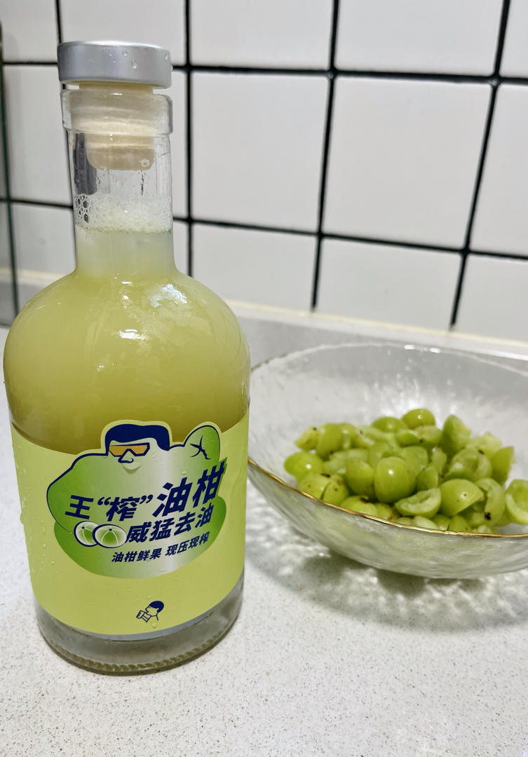 爆红潮汕油柑茶（奈雪霸气玉油柑）