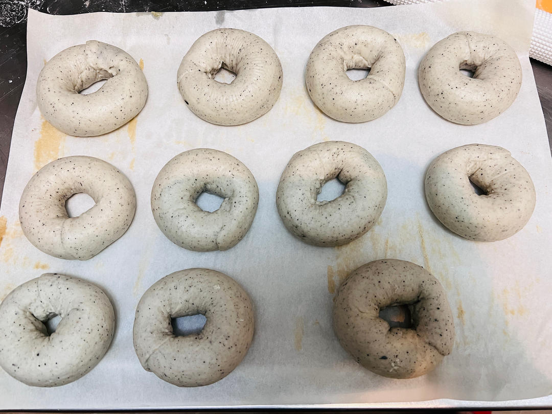 双倍黑芝麻奶酥贝果🥯一起吃养生贝果吧