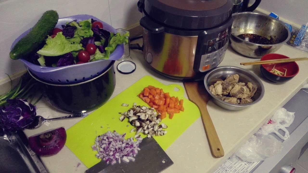 电压力锅萝卜香菇排骨焖饭的做法 步骤1
