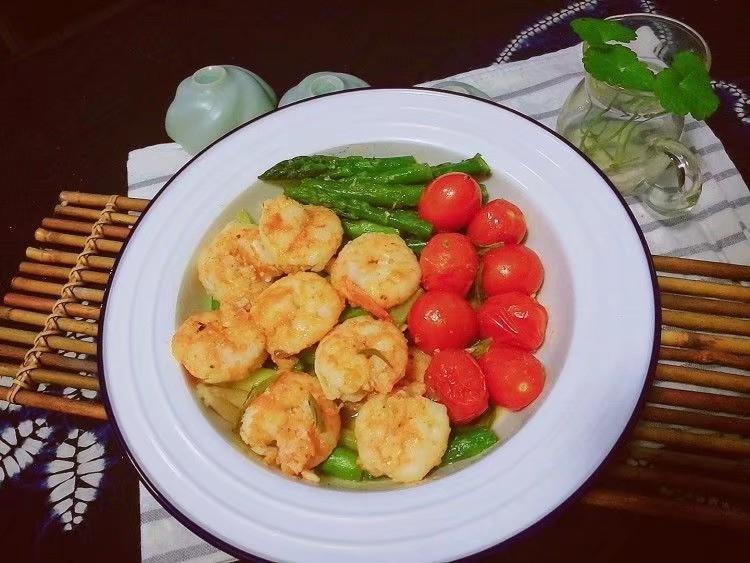 过年清新菜，芦笋绿茶虾的做法