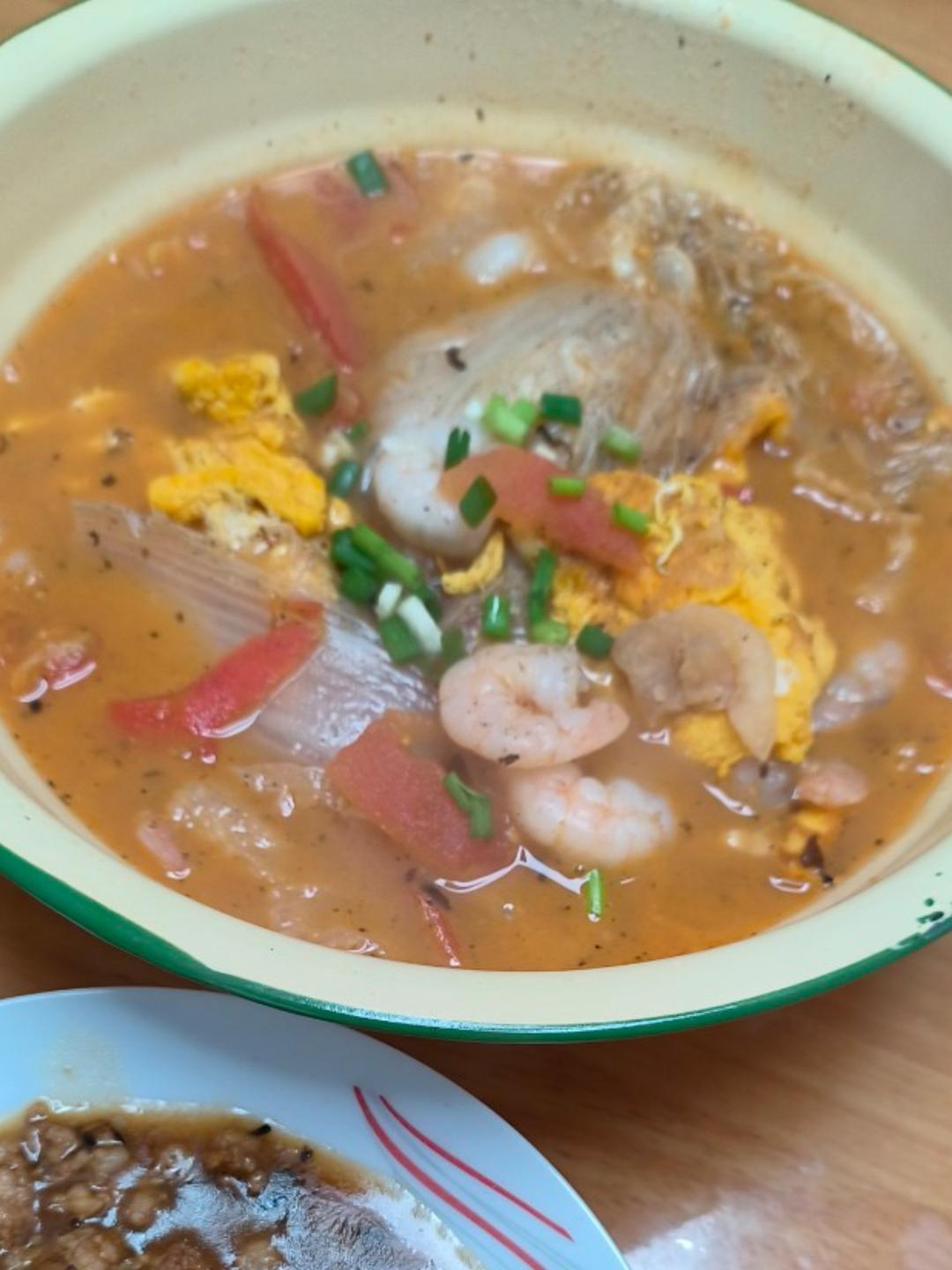 番茄西兰花虾仁豆腐鸡蛋汤