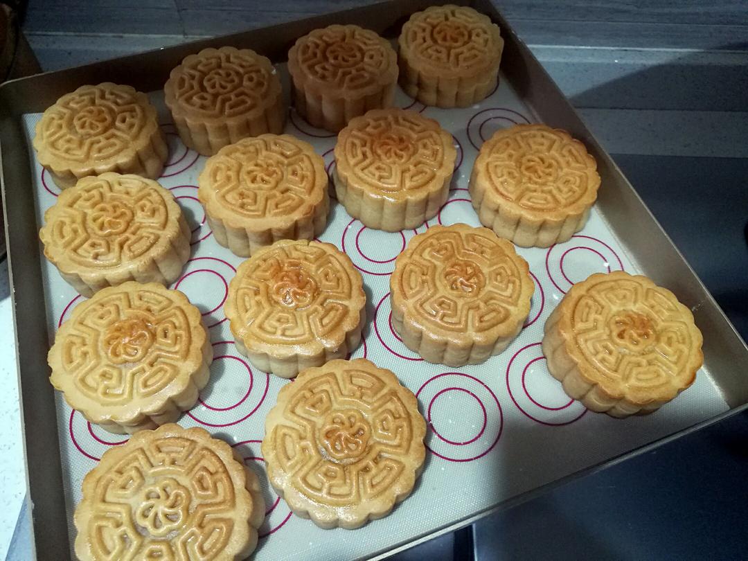 广式月饼—蛋黄莲蓉月饼
