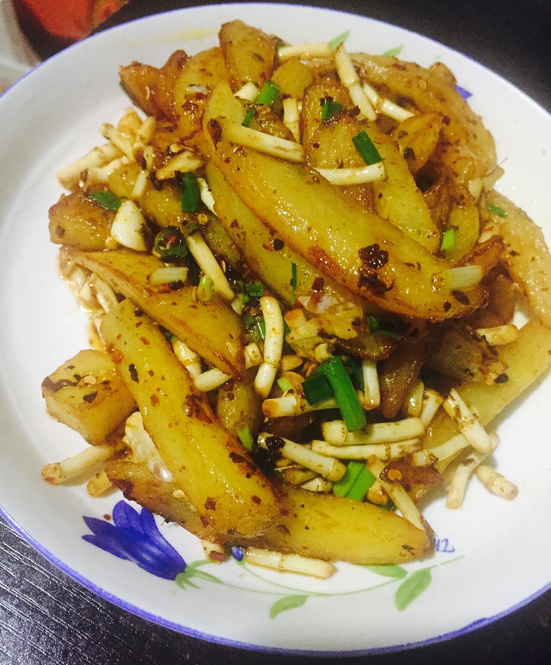 油炸土豆拌鱼腥草的做法
