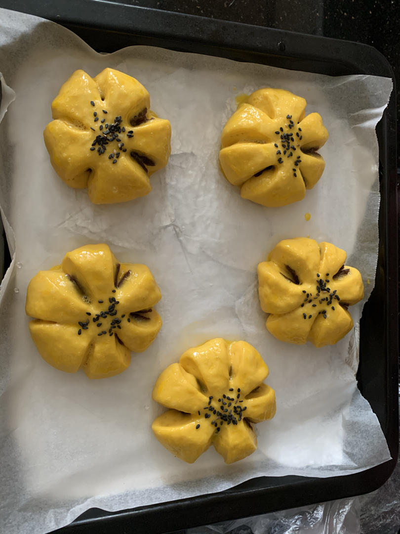 金灿灿的南瓜小餐包