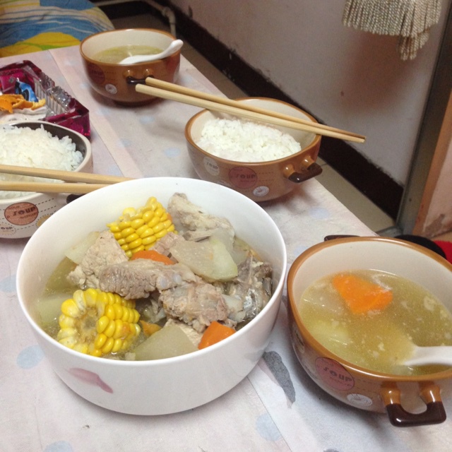 玉米萝卜排骨汤