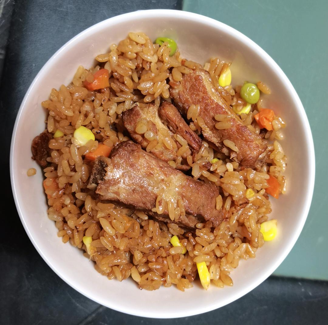 【排骨焖饭】