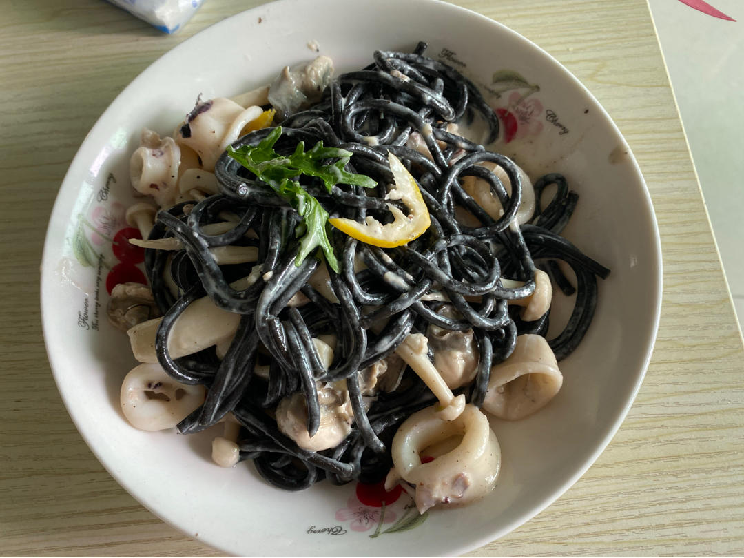 白汁海鲜意粉