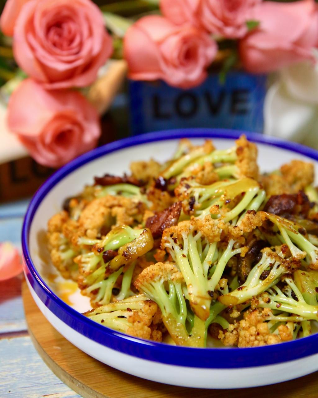 温暖向阳sunny做的家常快手麻辣干锅花菜【海底捞调料版】