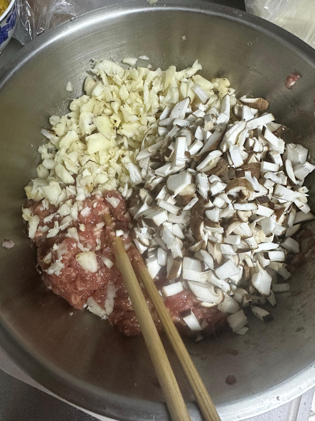 鲜肉香菇荸荠馅馄饨