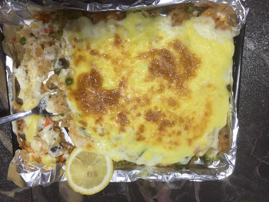 海鲜焗饭 Seafood Fried Rice with Cheesy Topping