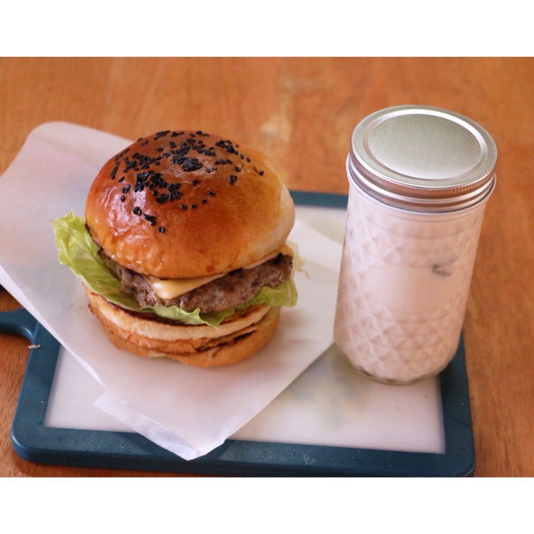 洋葱牛肉汉堡 Beef Hamburger with Fried Onions