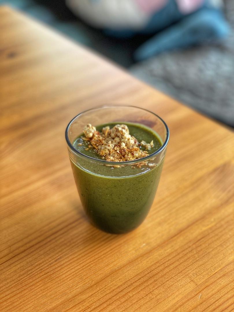 董太的私房菜--羽衣甘蓝牛油果思慕雪