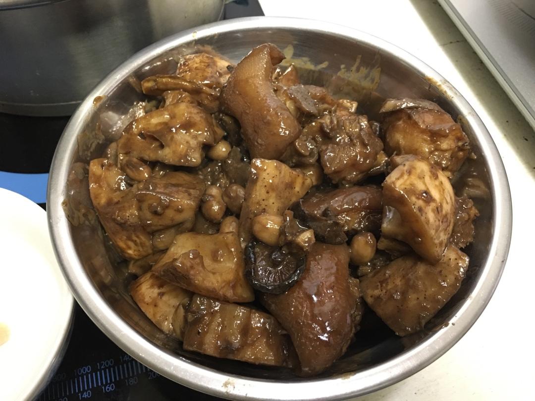 莲藕花生焖猪蹄