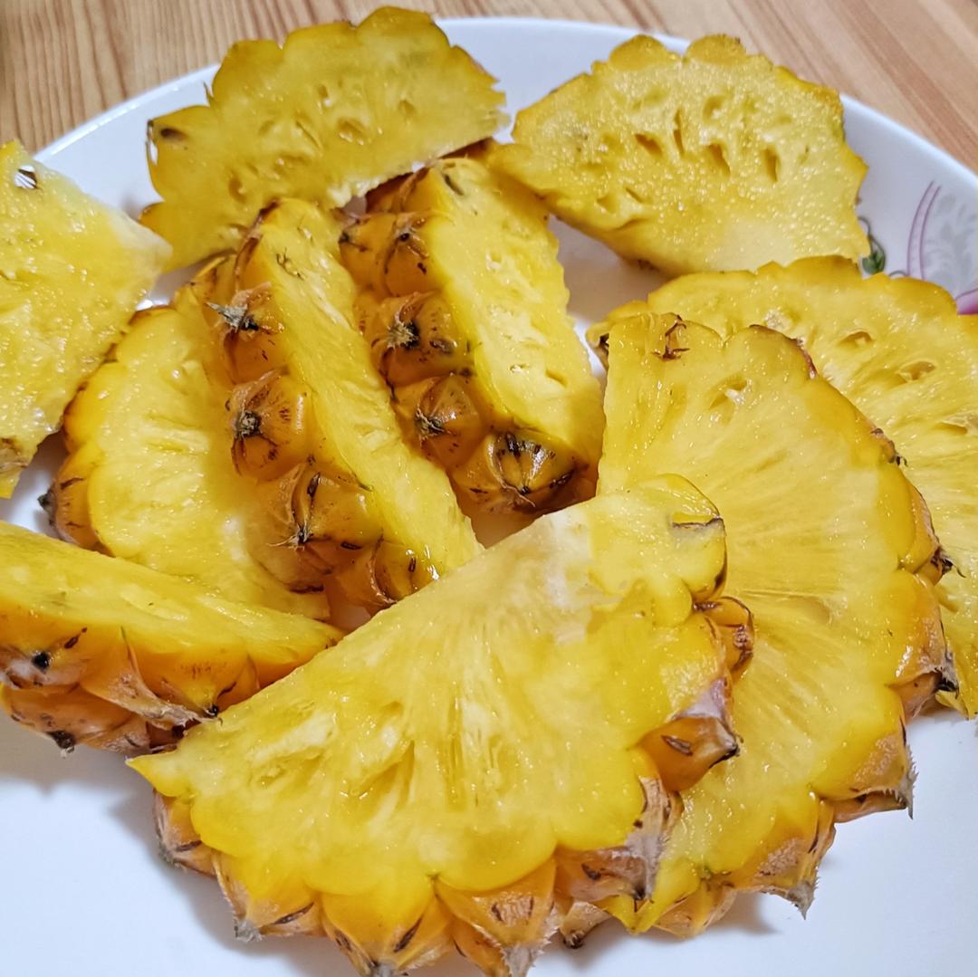 草莓季，菜谱附水果盘做法哦(´-ω-`)