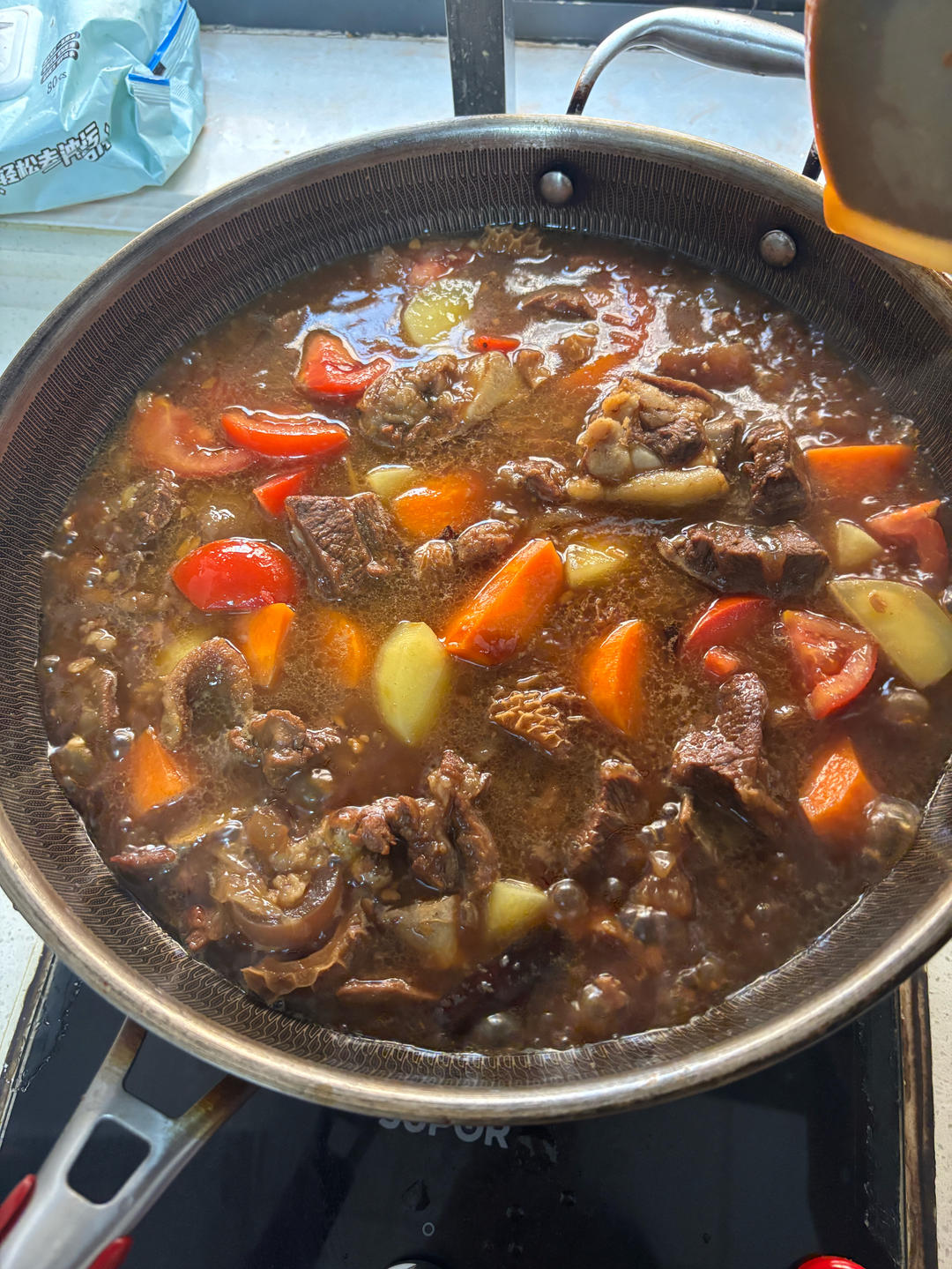 牛肋排炖胡萝卜土豆蕃茄