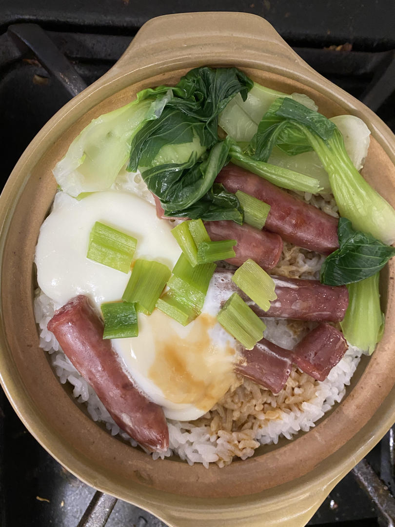 腊味煲仔饭，20分钟饭菜同出