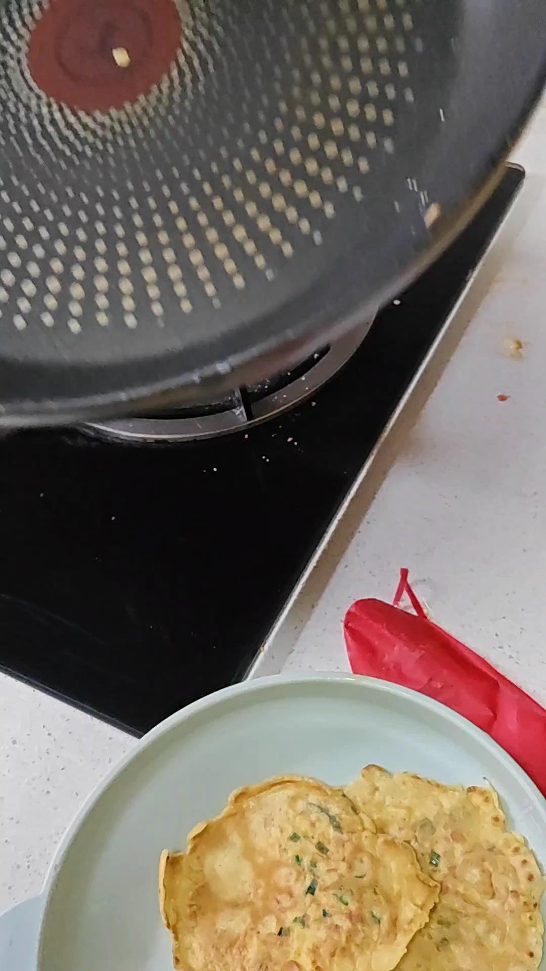 軟軟咸香雞蛋餅（超詳細）的做法 步驟16