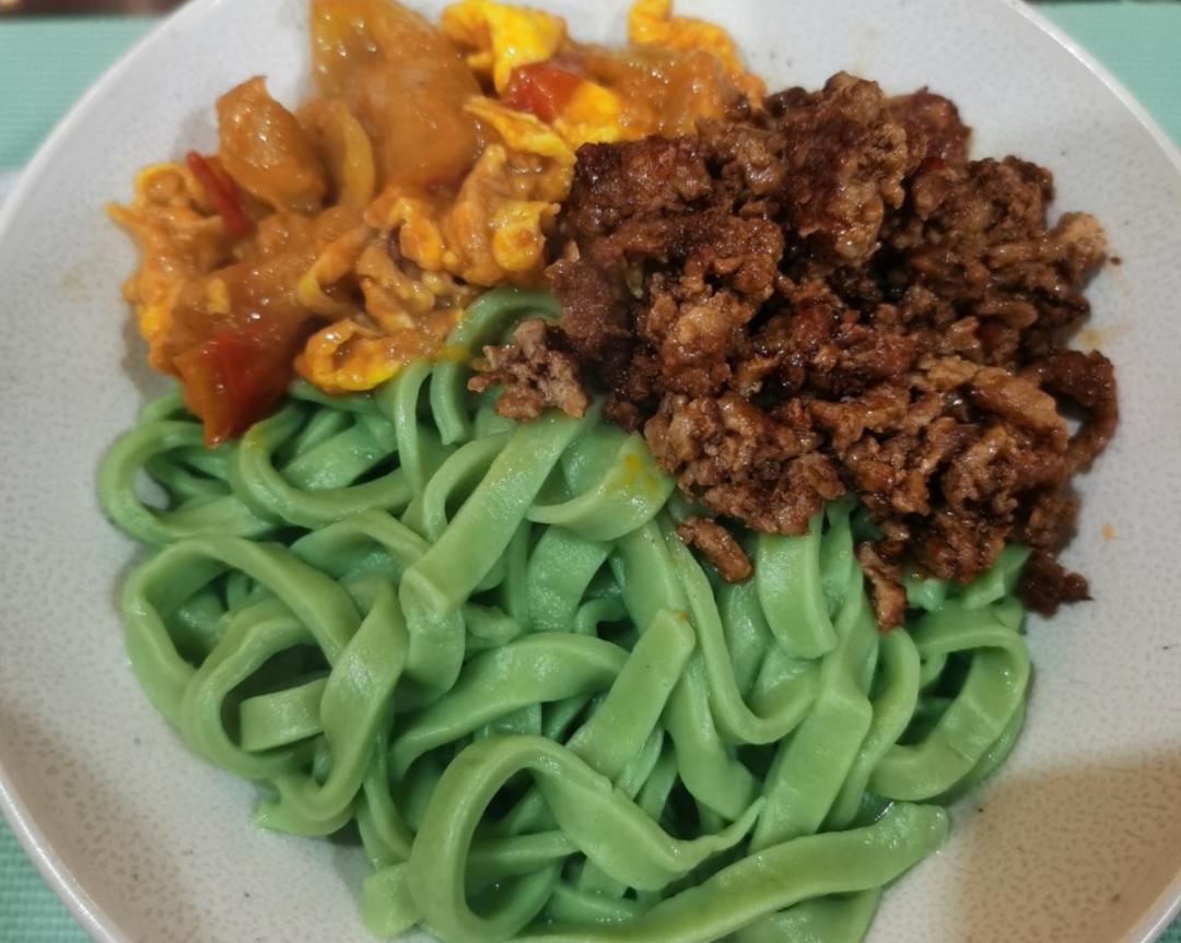 菠菜手擀面