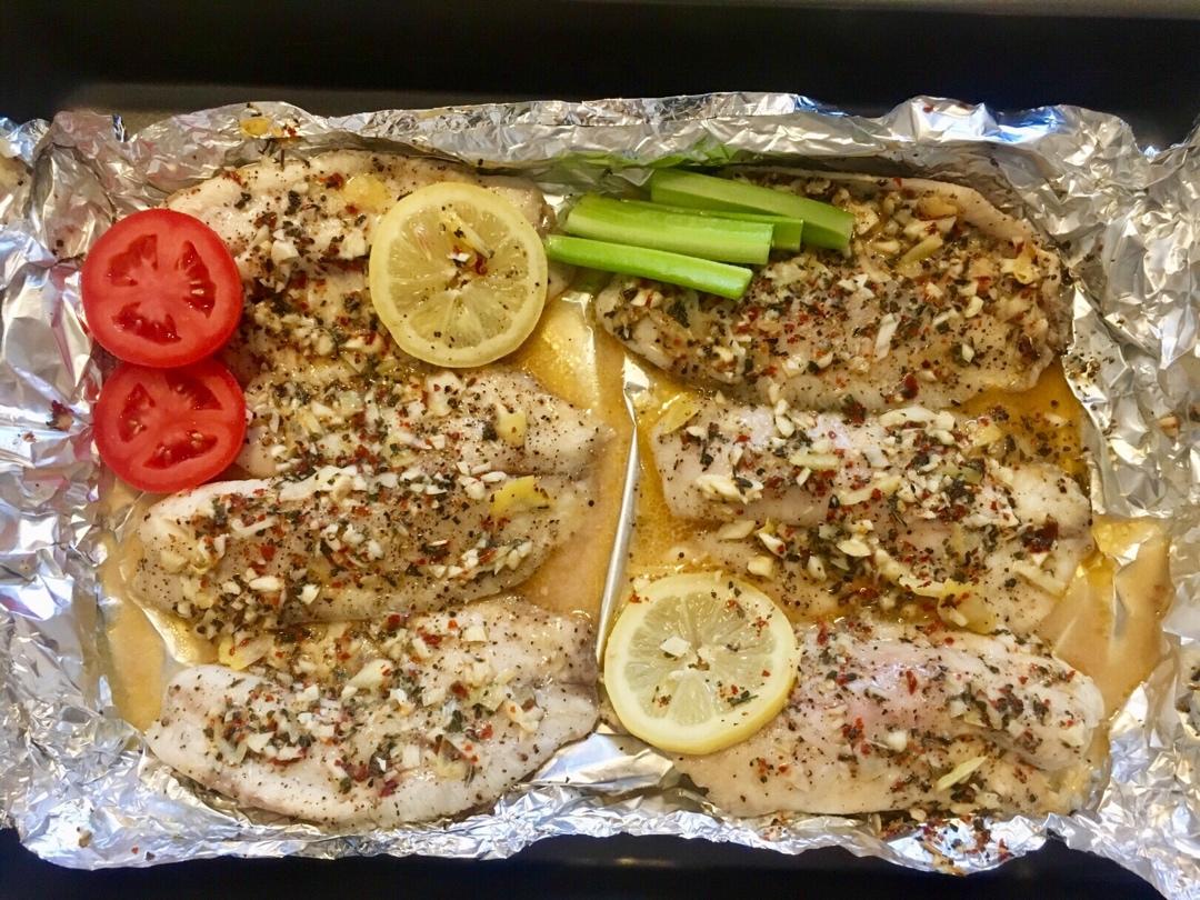 蒜蓉柠檬烤罗非鱼Garlicky Lemon Baked Tilapia