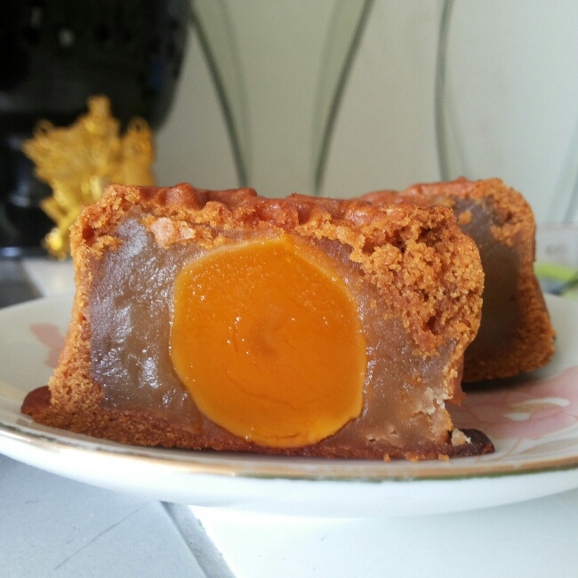 广式月饼——蛋黄莲蓉月饼