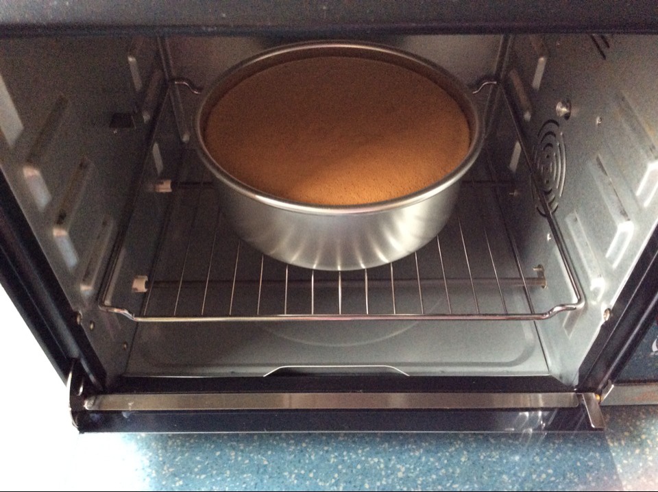 超简单完美戚风蛋糕（6寸2蛋）附打发、翻拌、脱模视频