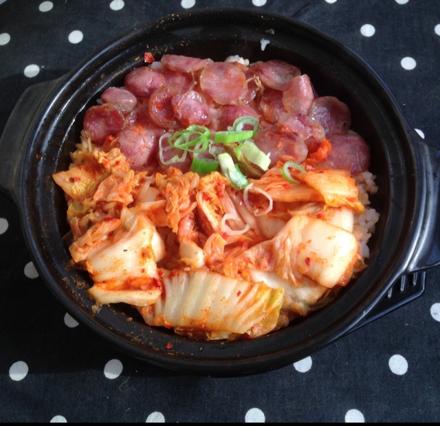 广式腊味煲仔饭