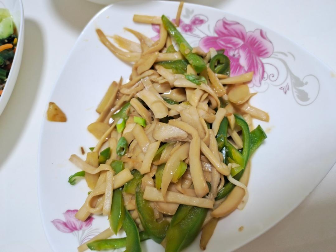 青椒素炒杏鲍菇