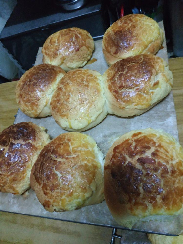 好吃到炸裂的港式菠萝包（附带制作酥皮的小视频）