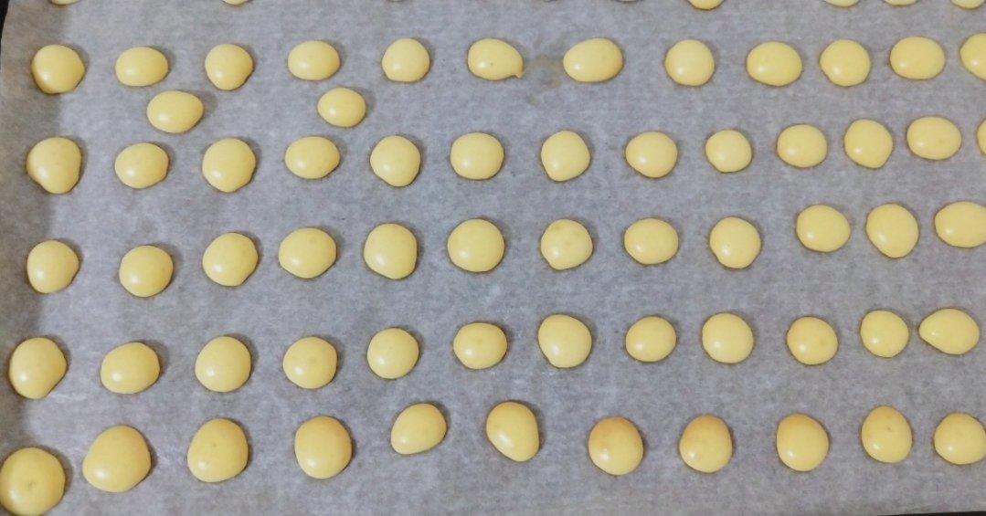 入口即化的无添加蛋黄溶豆