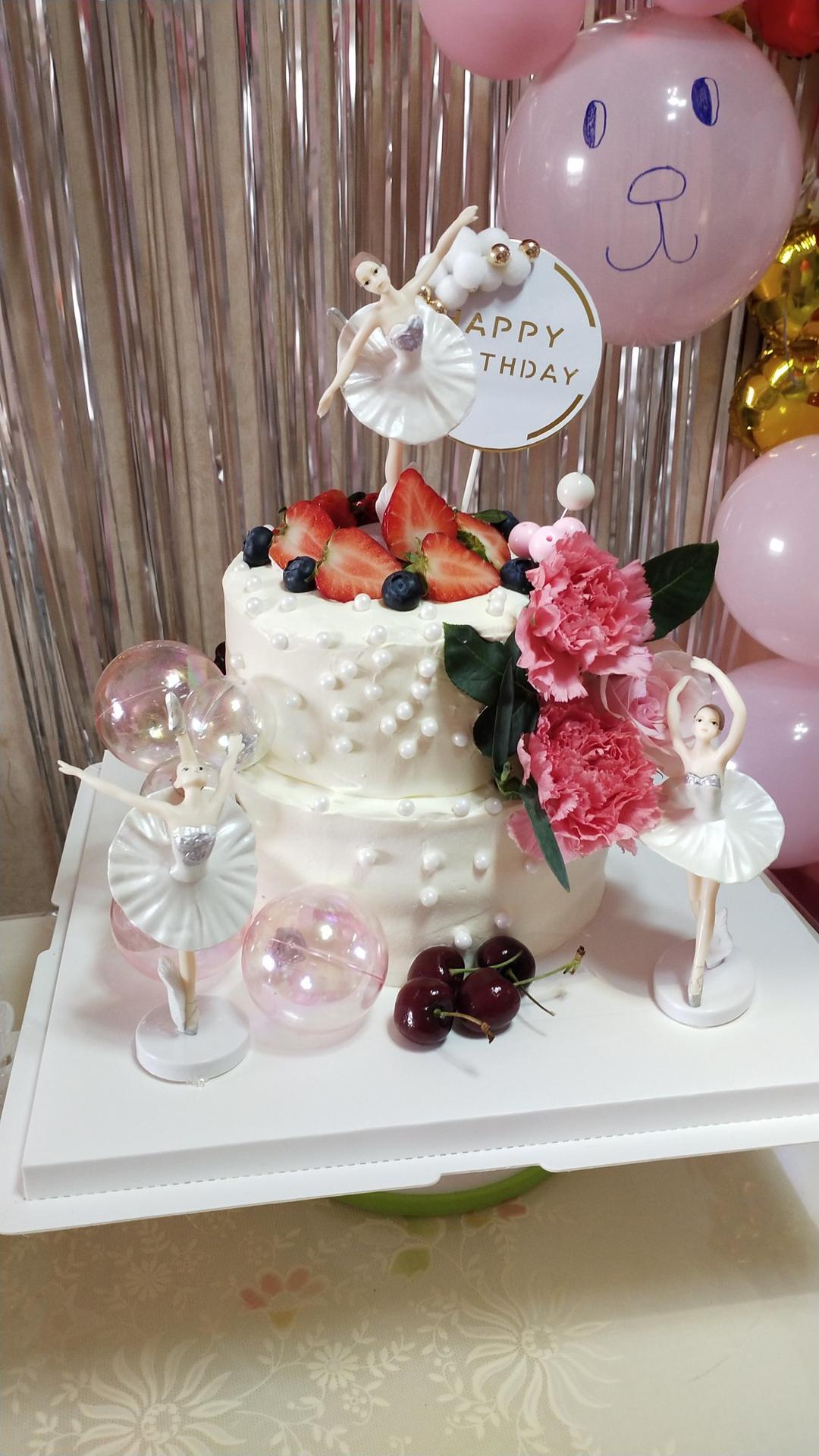 双层草莓奶油蛋糕